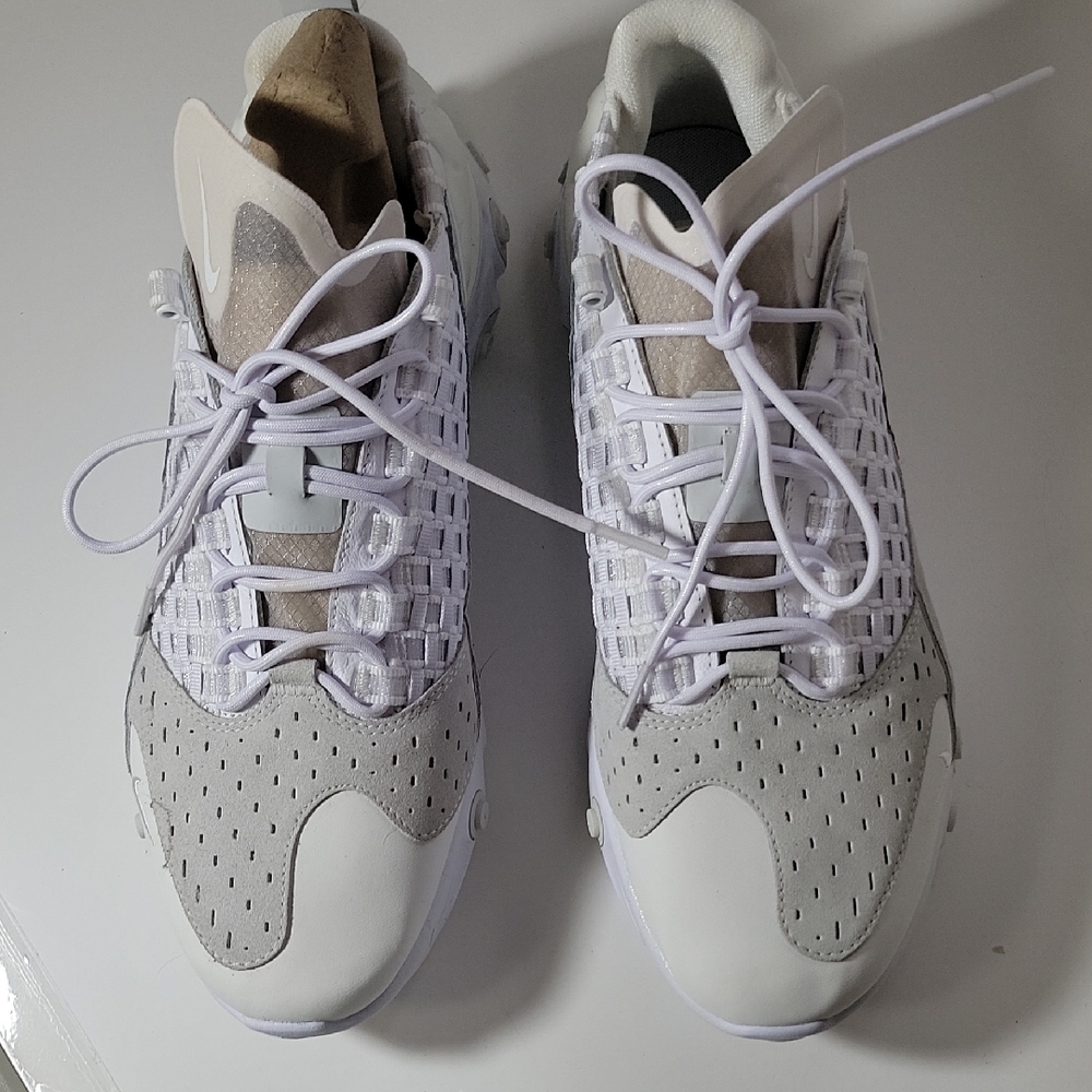 💐Women's Nike White and Gray Size 10.5 Athletic Sneakers